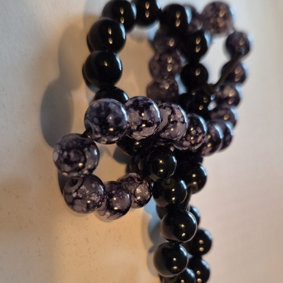 Purple and Black Beaded Bracelet with Smooth Finish - Picture 2 of 3